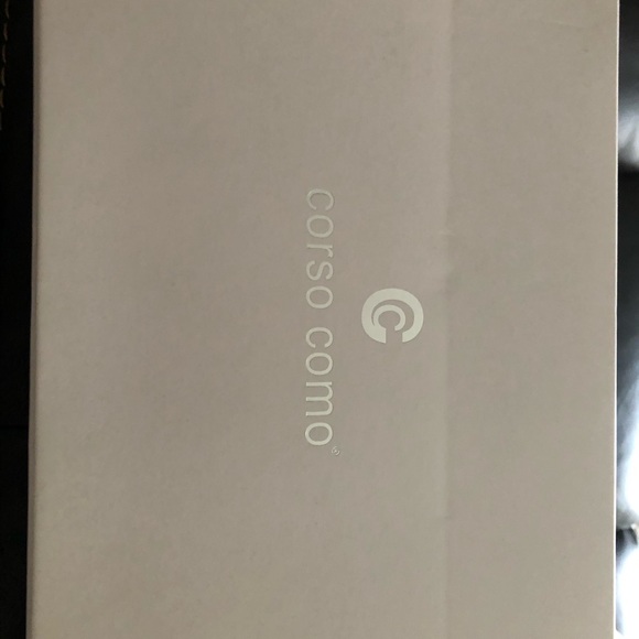 Gold sandal slides like walking on cotton. - Picture 6 of 6